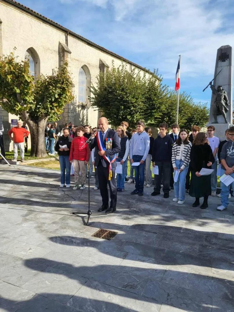 Le maire et la classe défense du Collège Rosa Parks