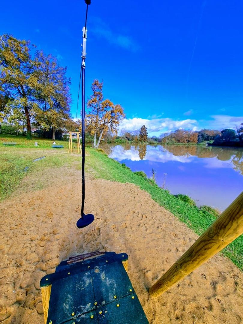 Aire de jeux au lac de Luc.jpg