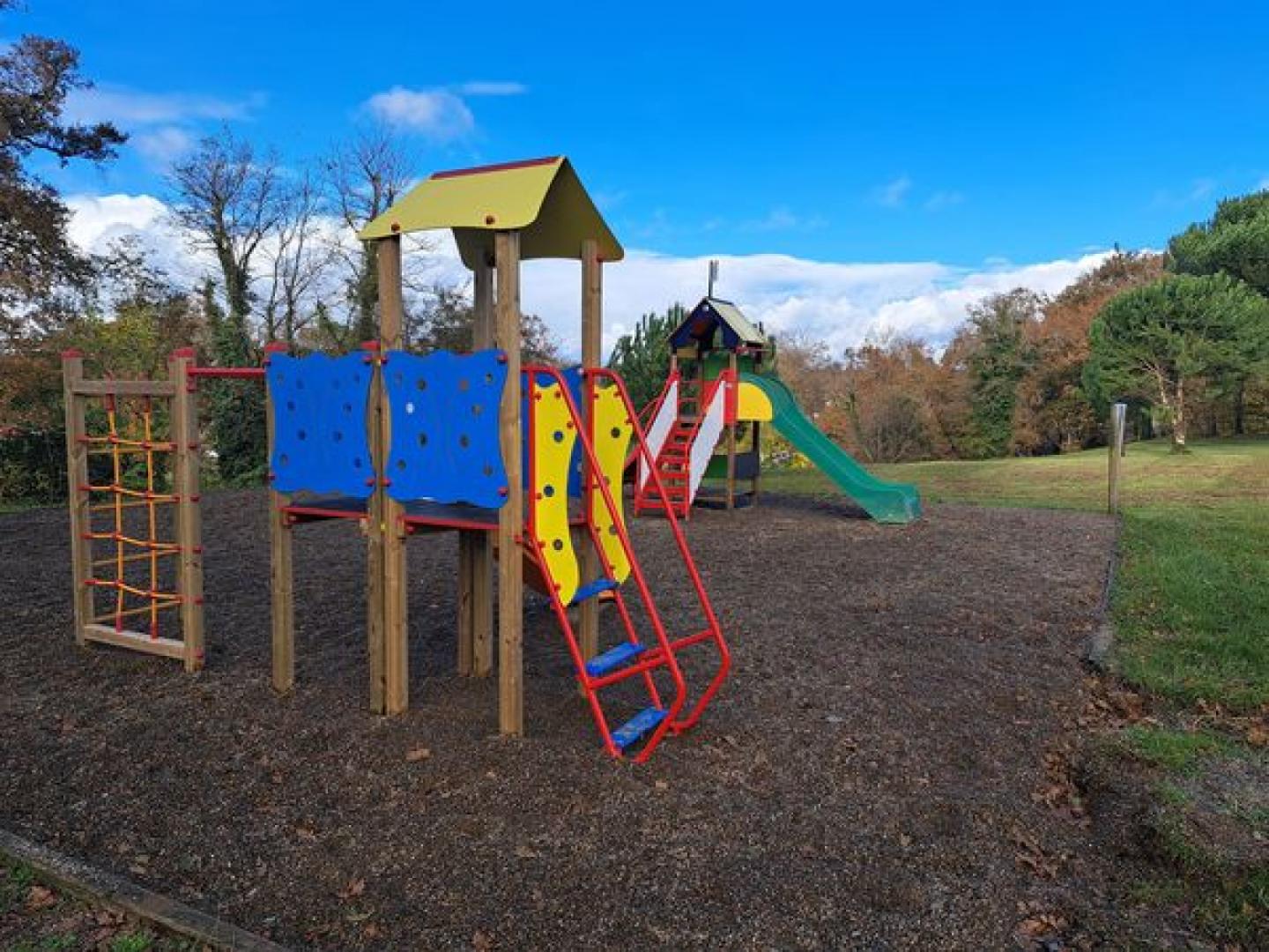 Air de jeux au Lac.jpg