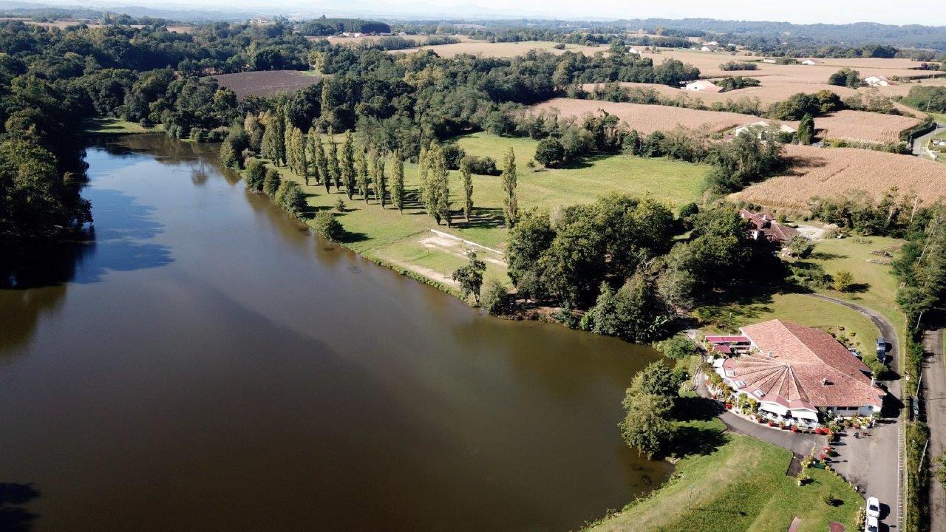 Le lac de Luc vue du ciel.jpg